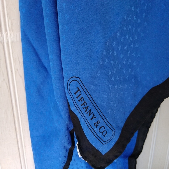 TIFFANY & CO Vintage 1986 T Design solid blue and black silk scarf - Picture 9 of 9